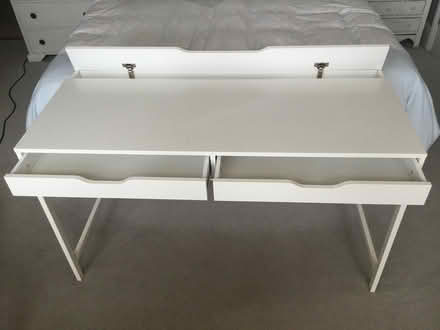 Photo of free White desk 130 x 60cm (7 Dials, Brighton BN3) #3