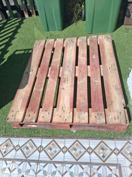 Photo of free Wooden pallet (Dartford DA1) #1