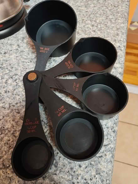 Photo of free Measuring cup set (Hamilton Heights) #1