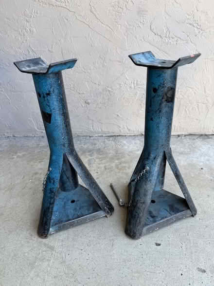 Photo of free 2 Ton Jack Stands (Highway 85 & El Camino) #2