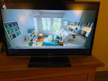 Photo of free Toshiba 32” tv (Northolt UB5) #2