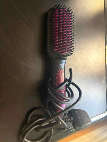 Photo of free Heated straightening brush (Leeds LS8) #1