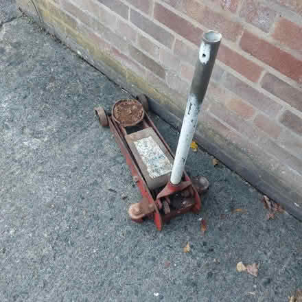 Photo of free Car/van jack (Whitchurch SY13) #1