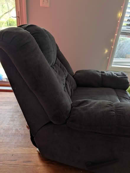 Photo of free Well loved easy chair (22309) #1