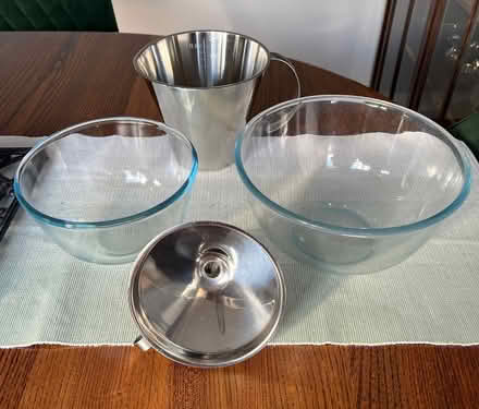 Photo of free Various kitchen items (Rayleigh SS6) #1