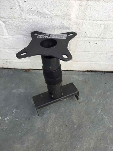 Photo of free Unicol ceiling bracket (North Ascot SL5) #1