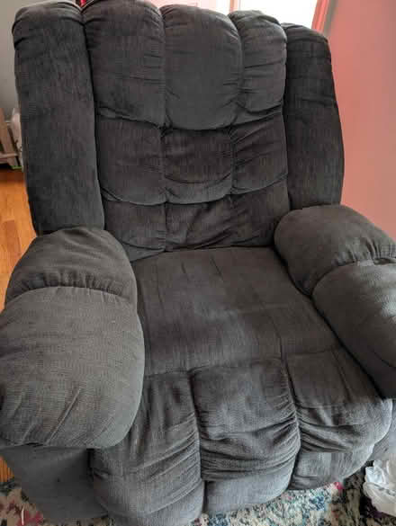 Photo of free Well loved easy chair (22309) #3