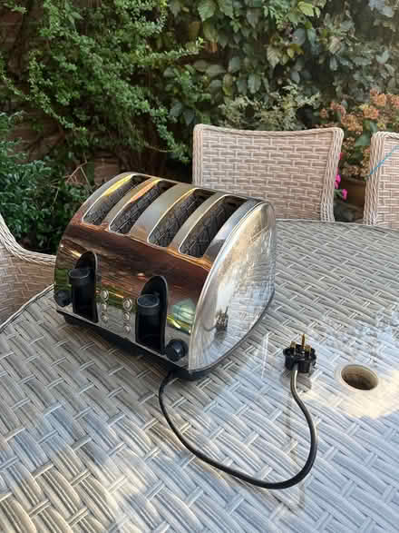 Photo of free Electric toaster (Ifield Crawley RH11) #1