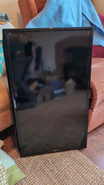 Photo of free Samsung 31" TV screen (Stroud GL5) #1