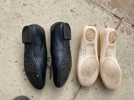 Photo of free Girls shoes 3.5 (Woosehill RG41) #2
