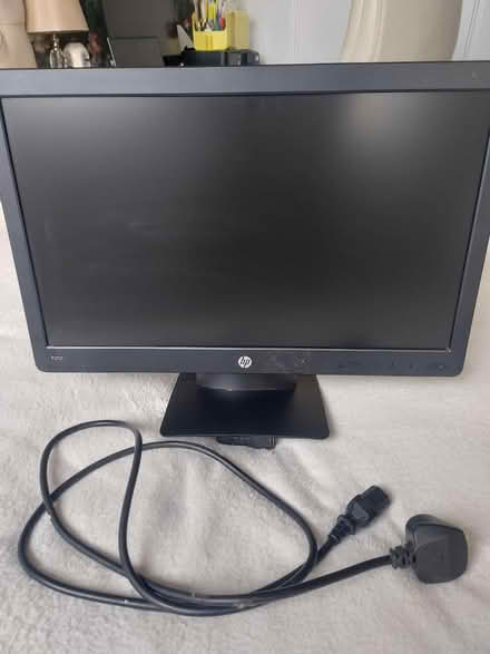 Photo of free 20" monitor with power cable (Isleworth TW7) #1