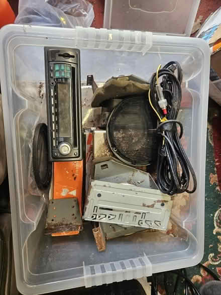 Photo of free In Car Stereo Components (B63 2AL) #2