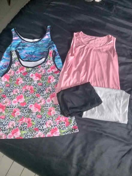 Photo of free New vest tops frm Temu (Osmondthorpe LS9) #1