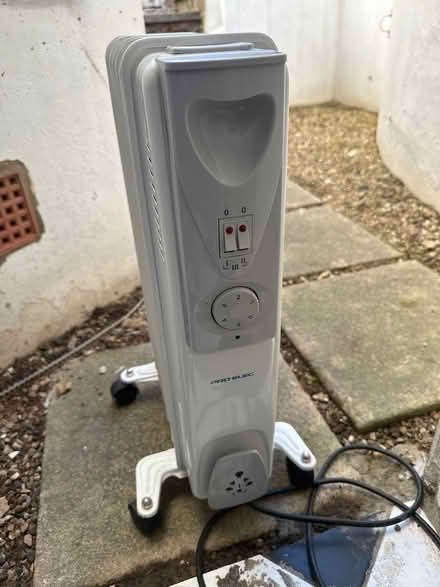 Photo of free Oil filled heater (Waverley Road. SE187TJ) #2