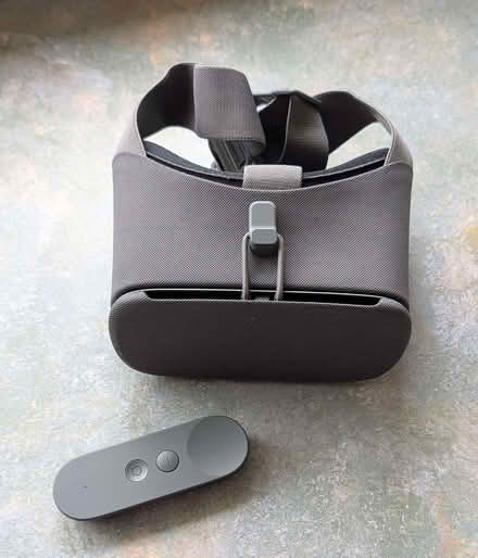 Photo of free Google Daydream View headset (Alverthorpe WF2) #2