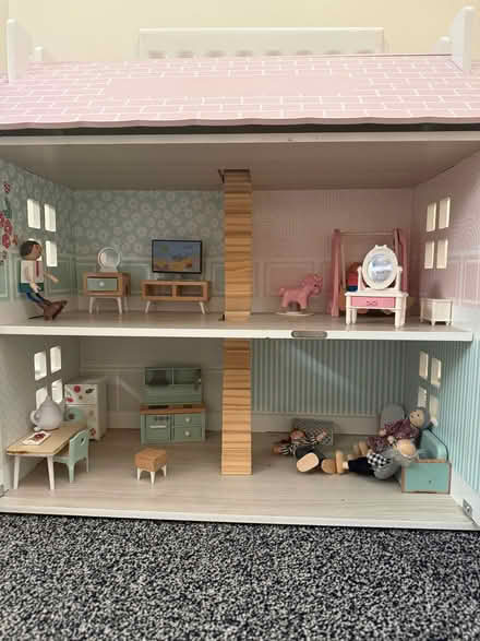 Photo of free A wooden doll house (West Midlands B64) #1