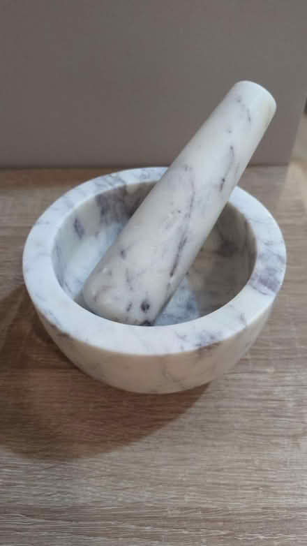 Photo of free white marble mortar and pestle set (BS16 2NU) #1