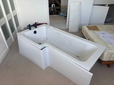 Photo of free Bath tub (Upper Sydenham SE26) #3
