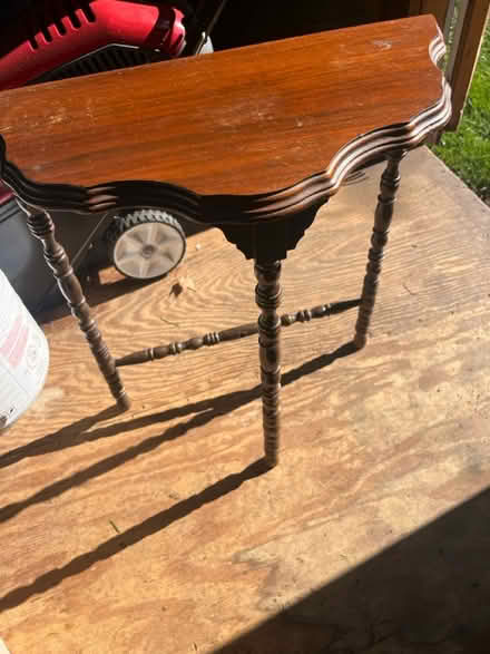 Photo of free Small table (Ridley Park) #1