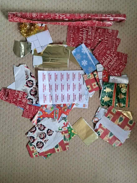 Photo of free Christmas wrapping paper, labels, accessories etc (Milber TQ12) #1