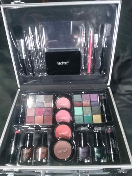 Photo of free Make-up Box (Osmondthorpe LS9) #2