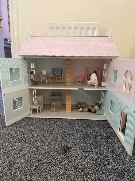 Photo of free A wooden doll house (West Midlands B64) #2