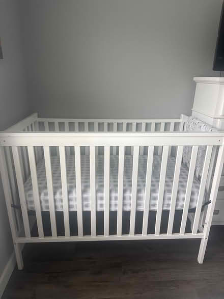 Photo of free White baby crib (New Philadelphia, SE) #1