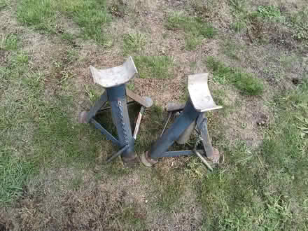 Photo of free Pair of steel axle stands (Waterlooville PO8) #1