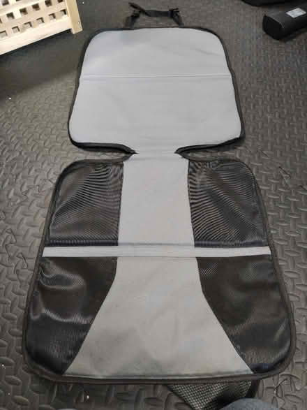 Photo of free Car seat cover (Caton LA2) #1
