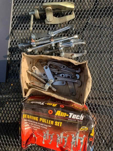 Photo of free Gear/bearing pullers (Leintwardine SY7) #1