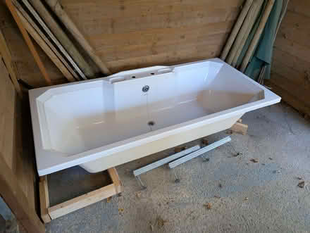 Photo of free Bath and taps (Spital Meadow SL4) #1