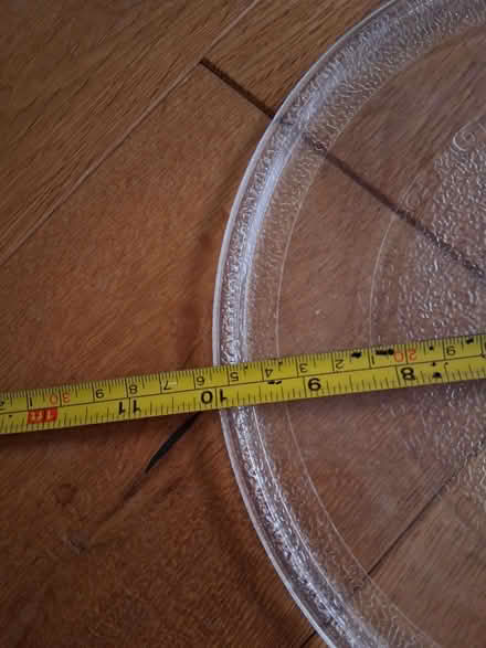 Photo of free One or two microwave plates and runners (Kenilworth CV8) #2