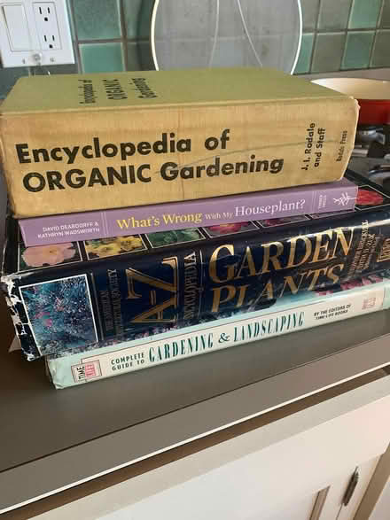 Photo of free gardening & houseplant books (rogers park) #1