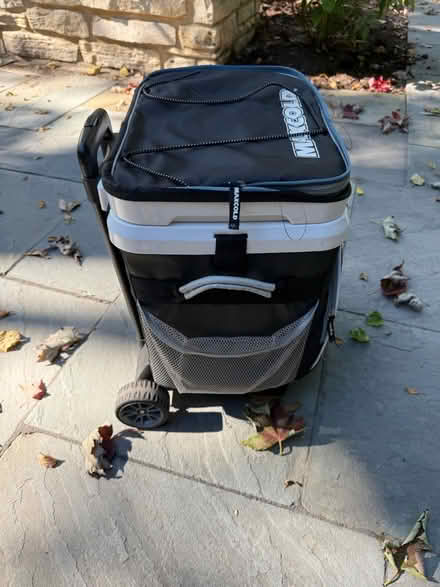 Photo of free Igloo cooler on wheels (Hinsdale, IL) #4