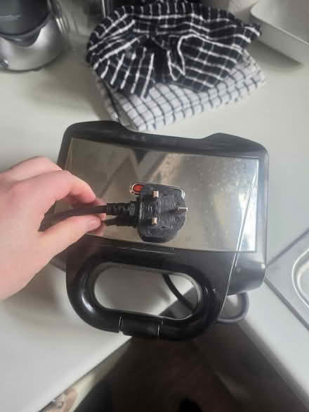 Photo of free Tesco sandwich toaster (Yate BS37) #4