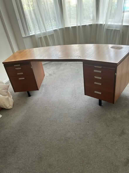Photo of free large desk (Summertown OX2) #1