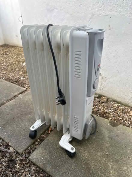 Photo of free Oil filled heater (Waverley Road. SE187TJ) #3