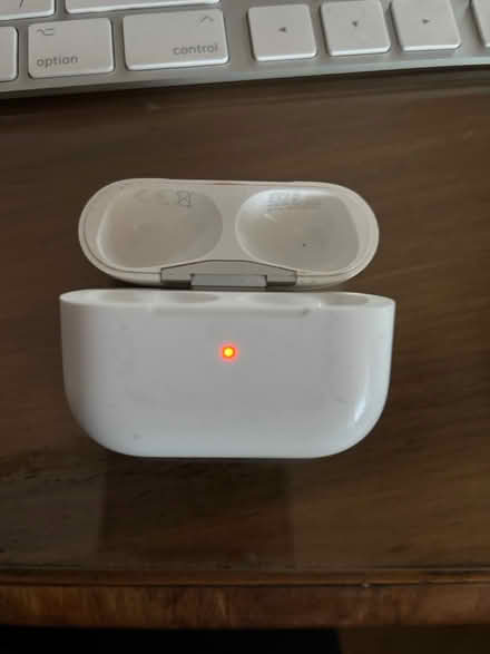 Photo of free Charging case 1st gen AirPodsPro (SE5) #1