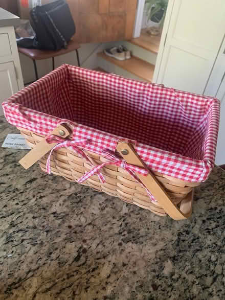 Photo of free small picnic basket (rogers park) #1