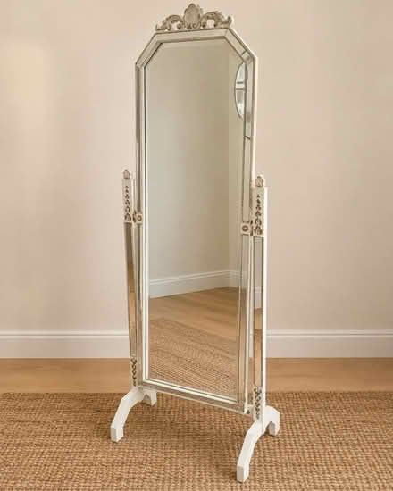 Photo of free Vintage Standing mirror (Thornton Heath CR7) #1