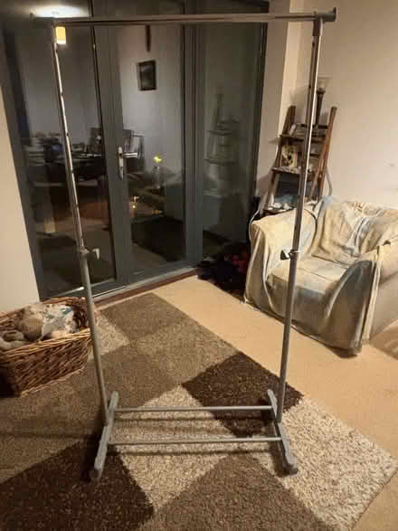 Photo of free clothes rail, Acton, W3 8FG (Chiswick W3) #1