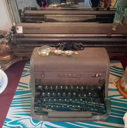 Photo of free Vintage Royal Typewriter (Matlock DE4) #1