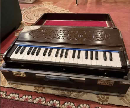 Photo of Portable dulcetina / harmonium (Bishop's Castle SY9) #1