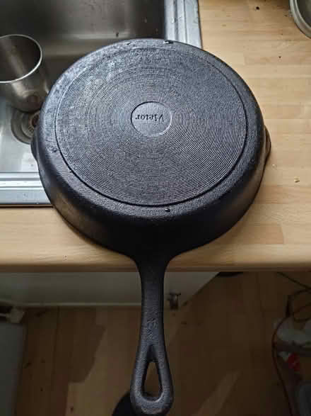Photo of free 26 cm cast iron pan (Hangleton BN3) #2