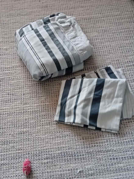 Photo of free Double duvet cover 2 pillowslips (Ferryhill AB11) #1
