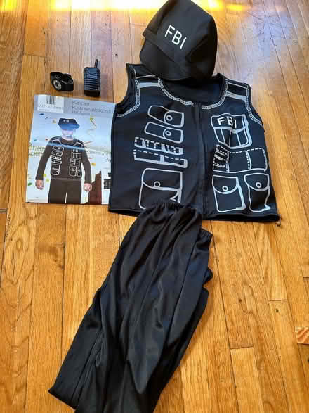 Photo of free Halloween FBI outfit (Bellrock area Malden) #1