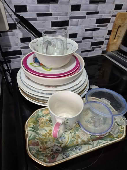 Photo of free Plates/bowls (Stamford Hill N16) #1
