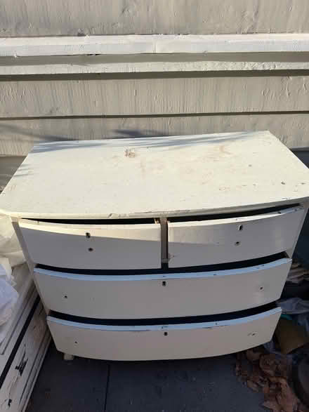 Photo of free Chest of drawers, needs handles (Berkeley border—near Telegraph) #1