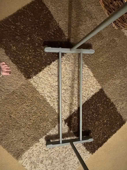 Photo of free clothes rail, Acton, W3 8FG (Chiswick W3) #3