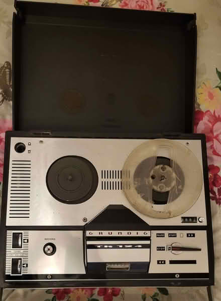 Photo of free Reel to Reel Deck-Not Working (Kendal LA9) #1
